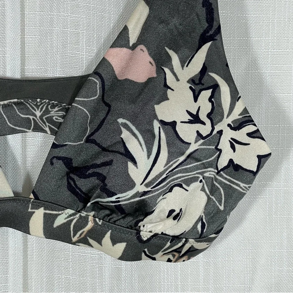 Athleta Aqualuxe Wildflower Plunge Floral Bikini Top - Picture 4 of 8